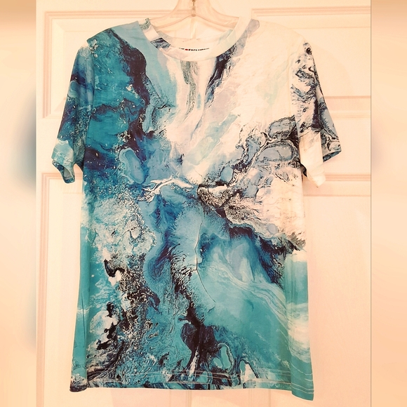 💥SALE💥Exclusive, Large, Womans, Varigated Teal, Blue, White Top - Picture 1 of 6